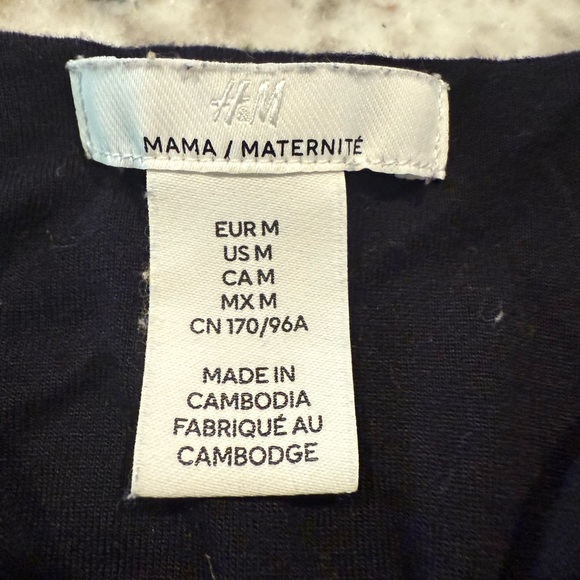 *GENTLY WORN* Women's H&M Maternity Black V-Neck Fitted Tank - Picture 6 of 7